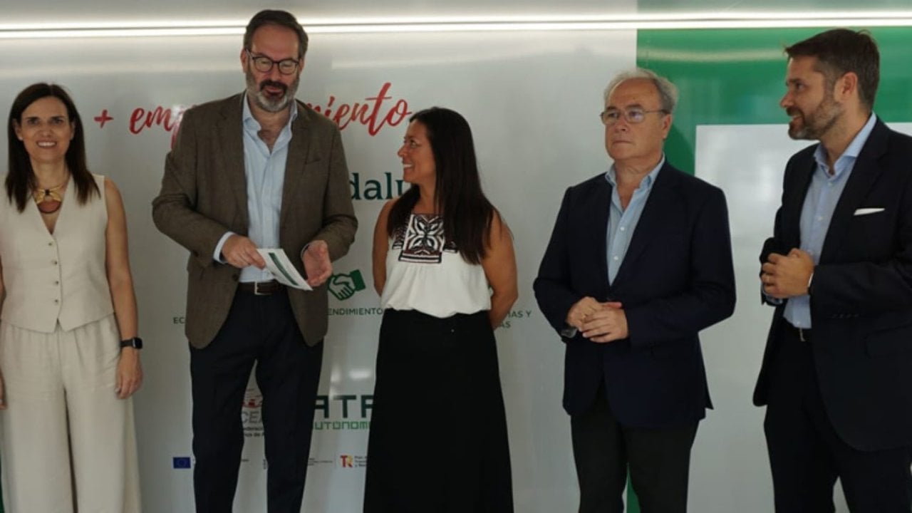 Más de 500 personas han pasado ya por el Autobús del Emprendedor de Andalucía, una iniciativa de ATA.