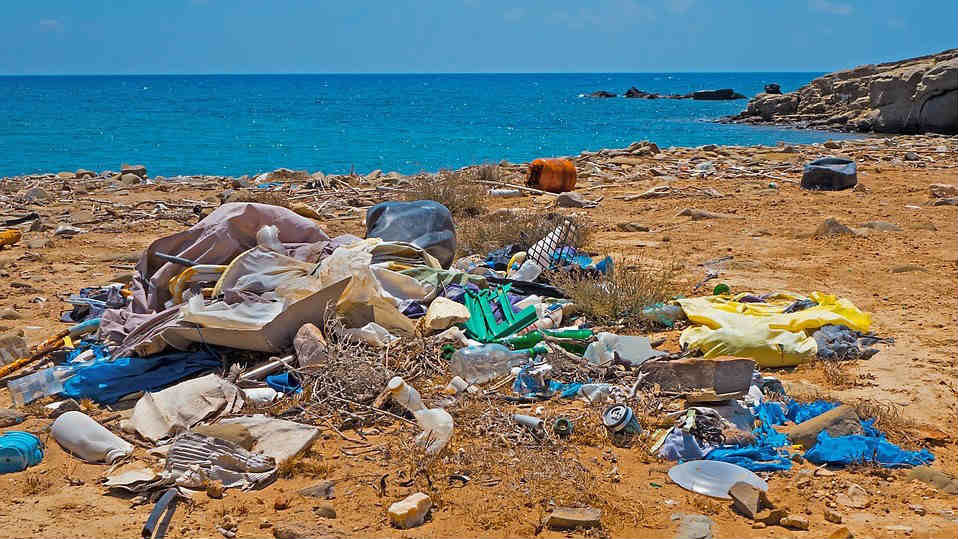 basura-playa-emprendedores