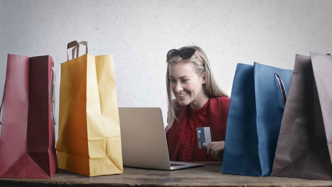 El 83% de los consumidores online españoles está dispuesto a pagar gastos de envío por sus compras, según un estudio.