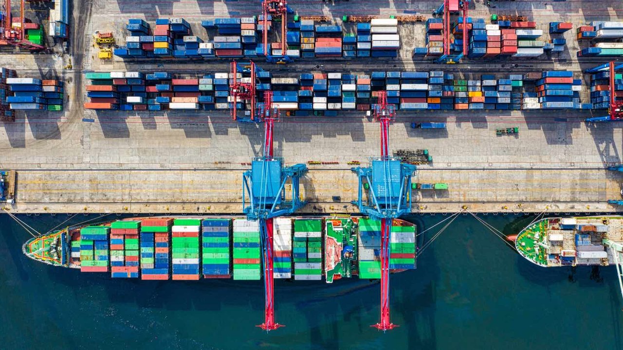 Los transportistas portuarios reclaman al Gobierno que se confirme la prórroga de la ayuda al combustible