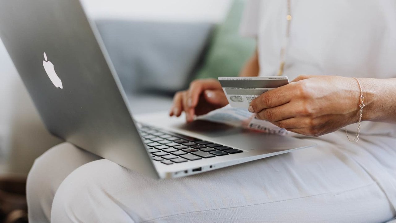 ¿Qué aspectos valoran más los consumidores que realizan compras online?