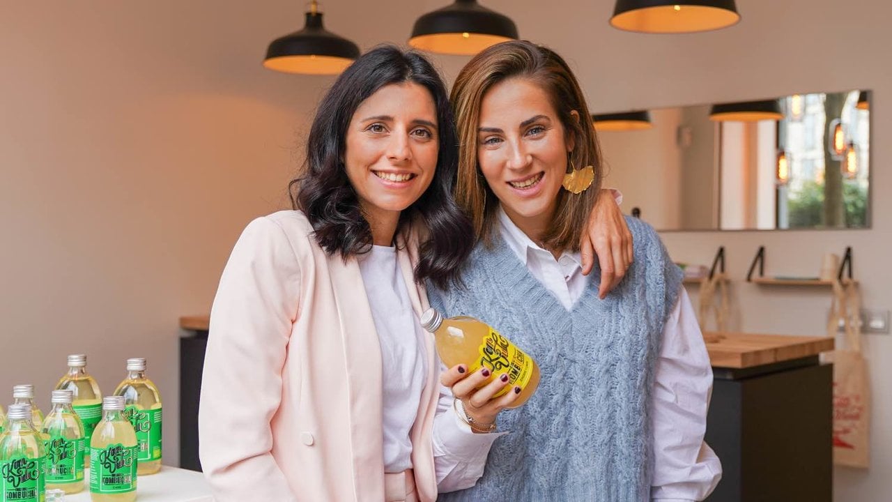 Cómo dos mujeres emprendieron en la España Vaciada y pusieron de moda la kombucha, una bebida ancestral