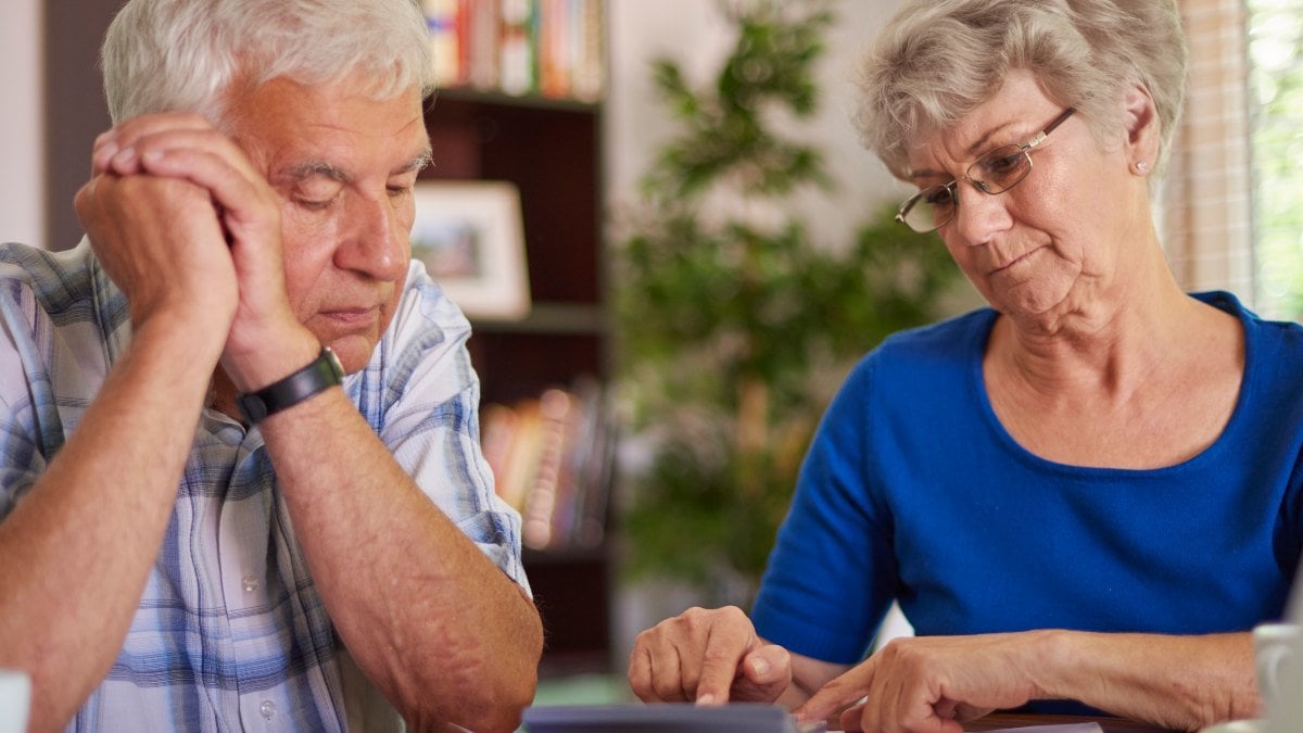 Financial problem of the senior couple
