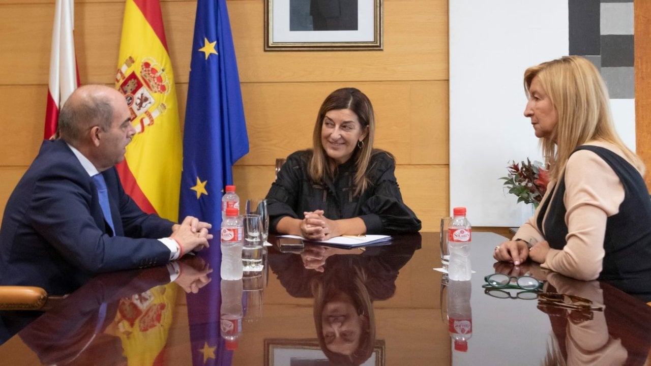 Cantabria anuncia una "revolución fiscal" que beneficiará a los autónomos tras reunirse con ATA.