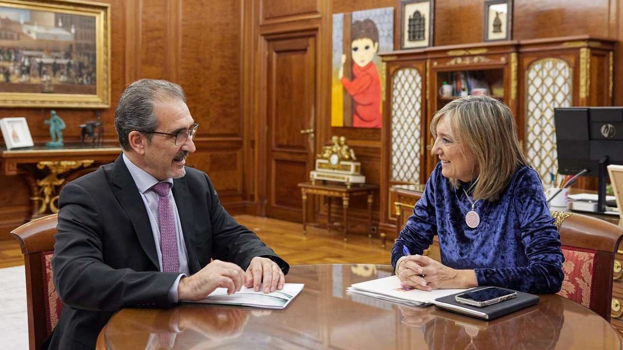 ATA Navarra se reúne con la alcaldesa de Pamplona para agilizar la creación de negocios en la ciudad.
