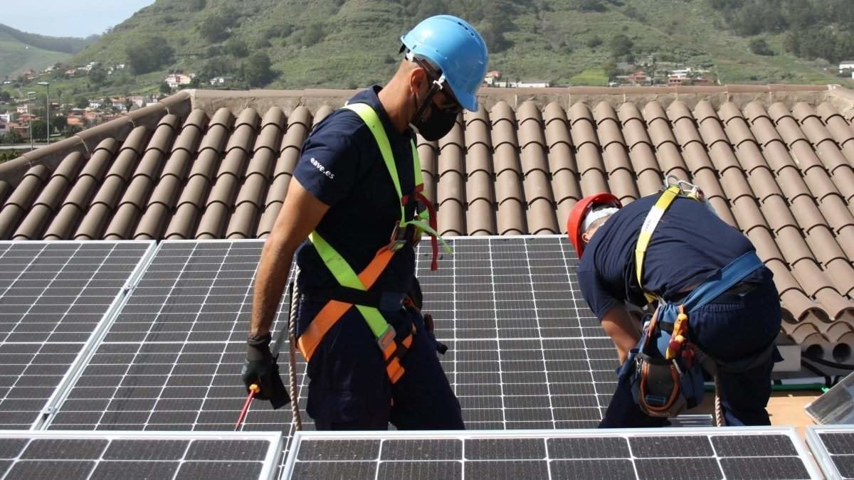 Se genera energía en placas solares por la noche? - Smart Spain