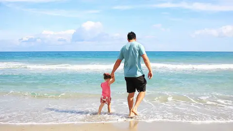 padre ni&ntilde;o playa