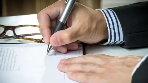 negocio-firma-contrato-mini-1100x615