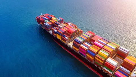Buque de mercanc&iacute;as en el que se transportan las exportaciones de los negocios.