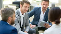 Imagen de una reuni&oacute;n de negocios. Los negocios a&uacute;n pueden ahorrar en la pr&oacute;xima declaraci&oacute;n de Sociedades antes del cierre fiscal.
