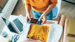 Temu abre sus puertas a las pymes espa&ntilde;olas, pero el comercio local alerta del peligro de competencia desleal.