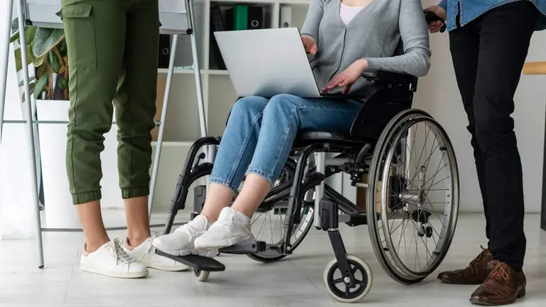 Los negocios deber&aacute;n intentar adaptar el puesto de los empleados en incapacidad permanente.