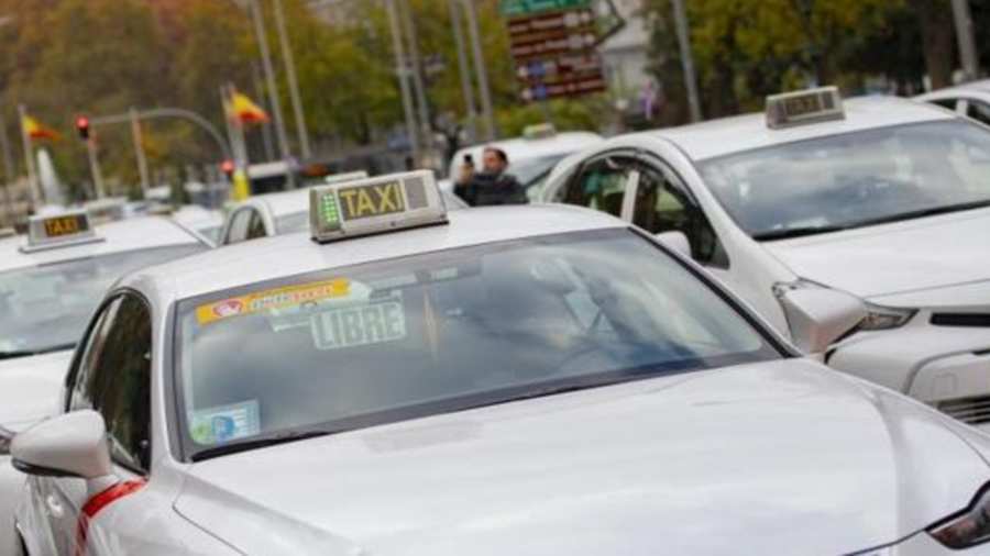 España 5.000 taxistas y las asociaciones