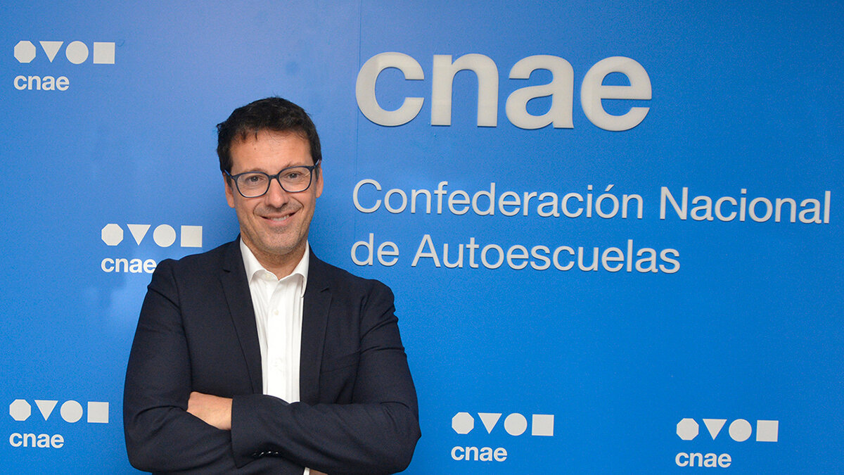 Sergio Olivera es secretario general de la Confederación Nacional de Autoescuelas (CNAE)